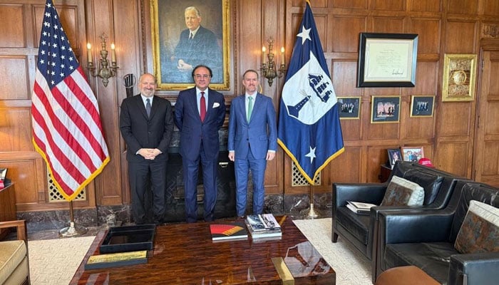 Finance Minister Muhammad Aurangzeb (centre) is pictured with US Secretary of Commerce Howard Lutnick (left) and United States Trade Representative Ambassador Jamieson Greer (right) on July 18, 2025. — PID